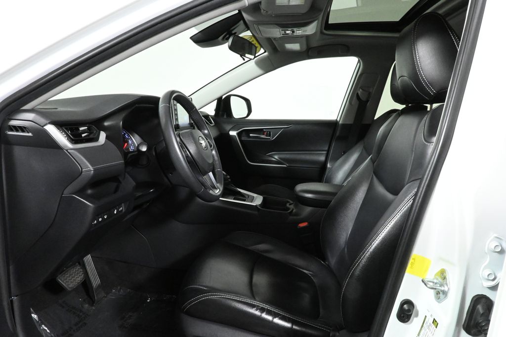 Thumbnail: 2019 Toyota RAV4 - 3