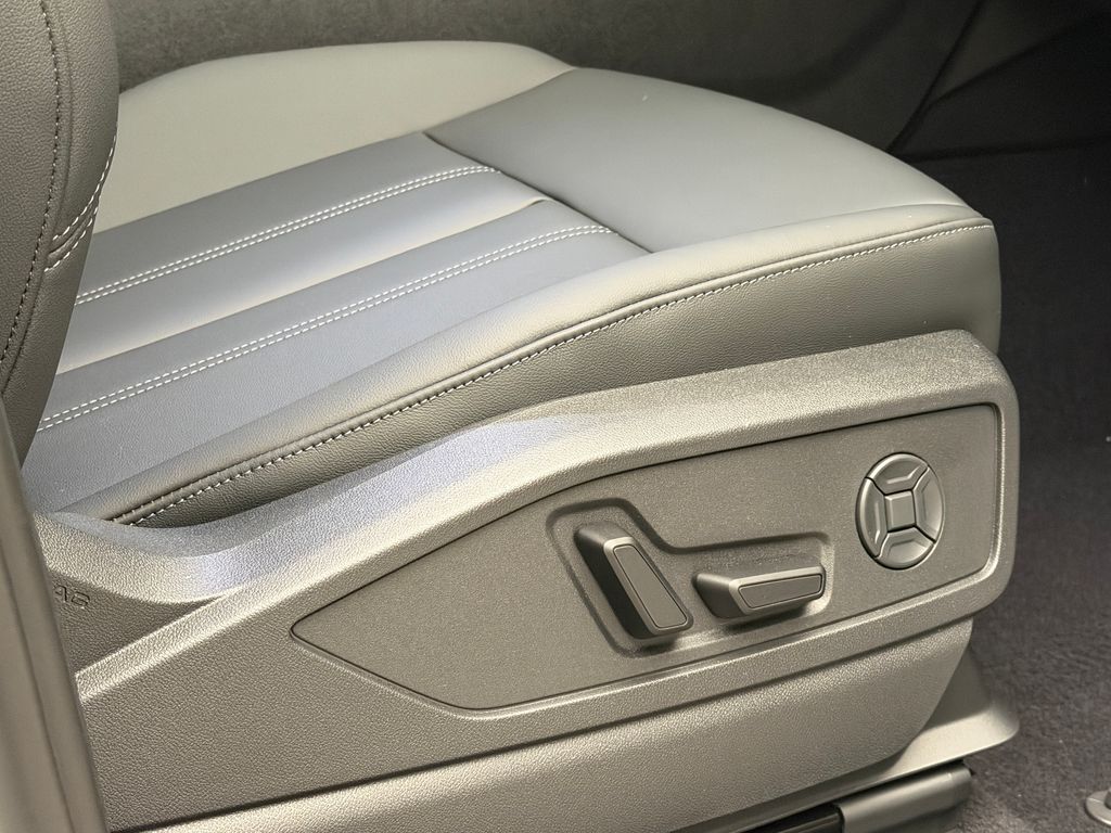 Thumbnail: 2026 Audi Q5 - 12