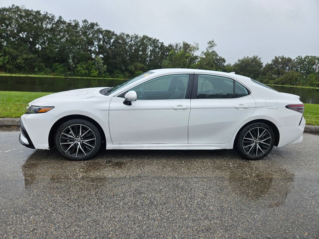 2024 Toyota Camry SE 2