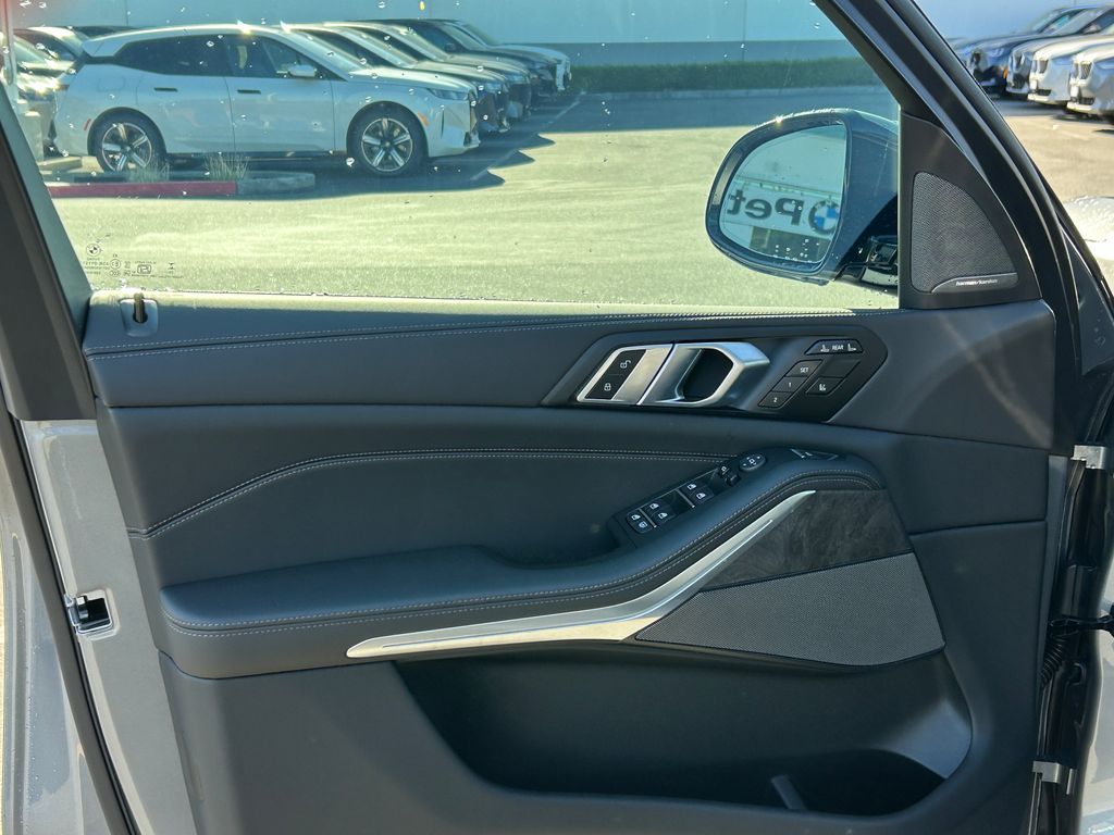 Thumbnail: 2026 BMW X7 - 11
