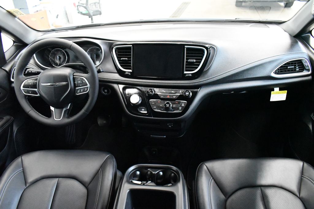 Used 2026 White Chrysler Select image 29