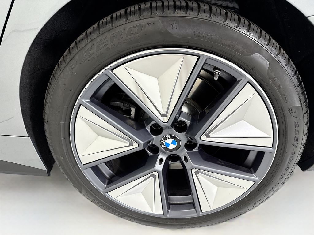 Thumbnail: 2025 BMW i4 - 30