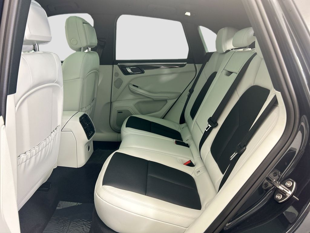 Thumbnail: 2026 Porsche Macan - 19