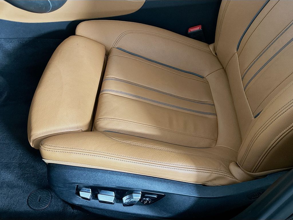 Thumbnail: 2018 BMW 5 Series - 20