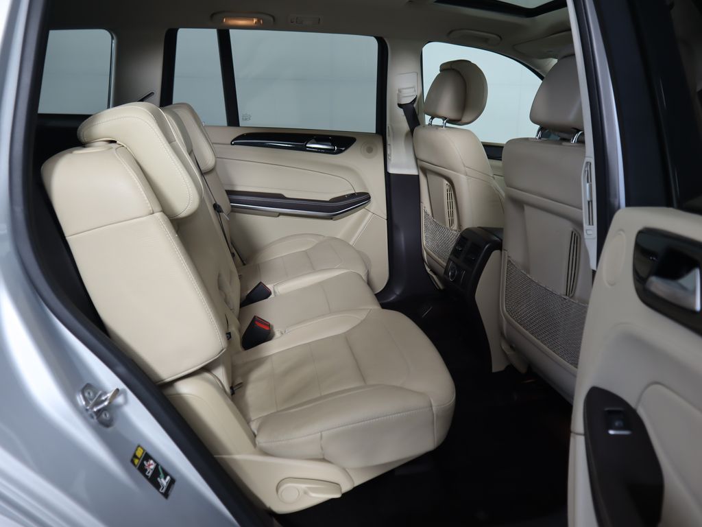 Thumbnail: 2019 Mercedes-Benz GLS - 23