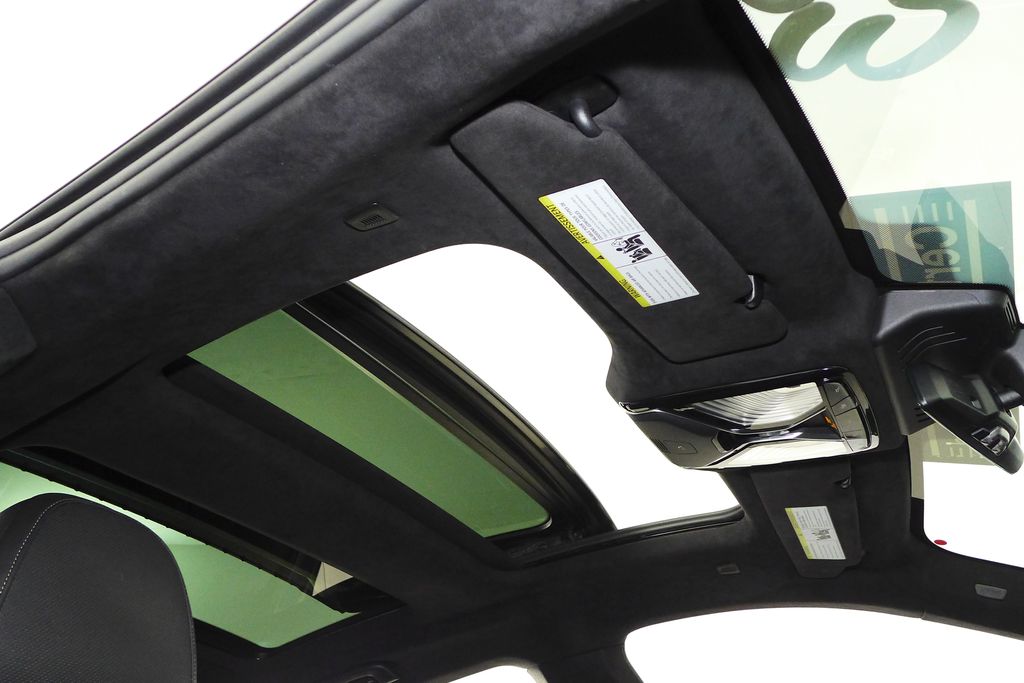 Thumbnail: 2023 BMW 8 Series - 18