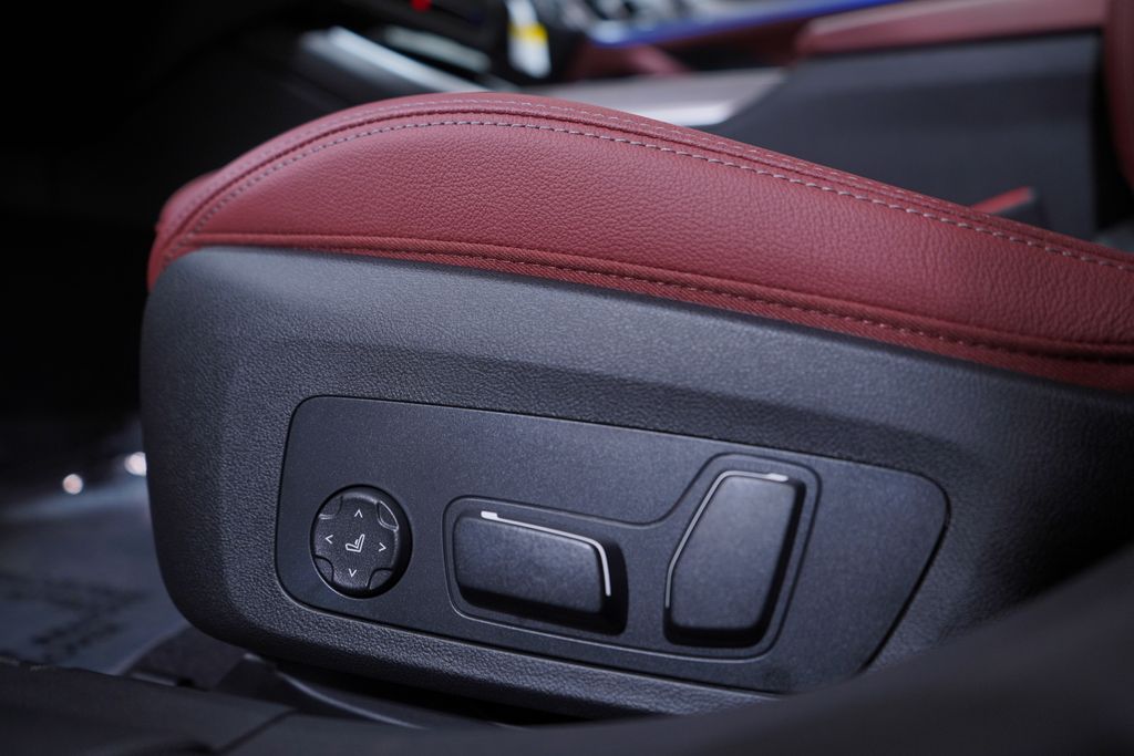 Thumbnail: 2025 BMW i4 - 12