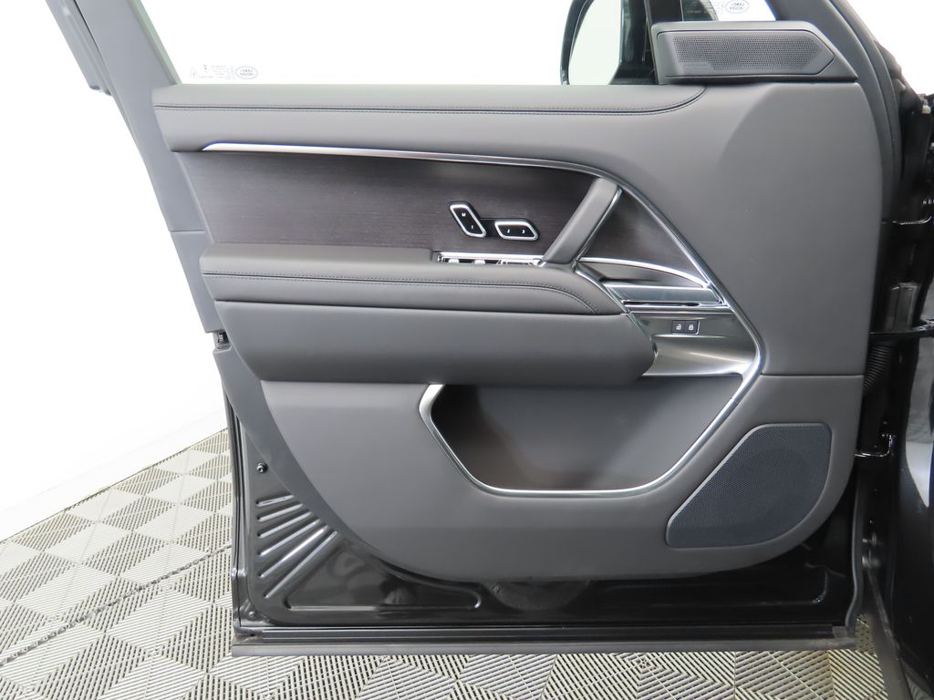 Thumbnail: 2026 Land Rover Range Rover - 23