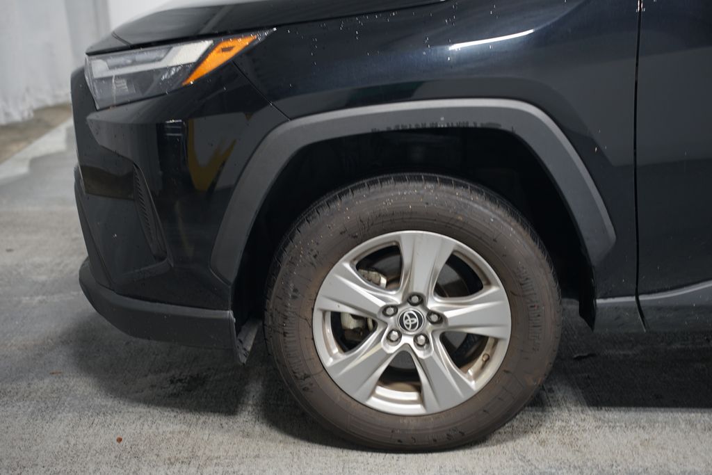 2023 Toyota RAV4 XLE 5