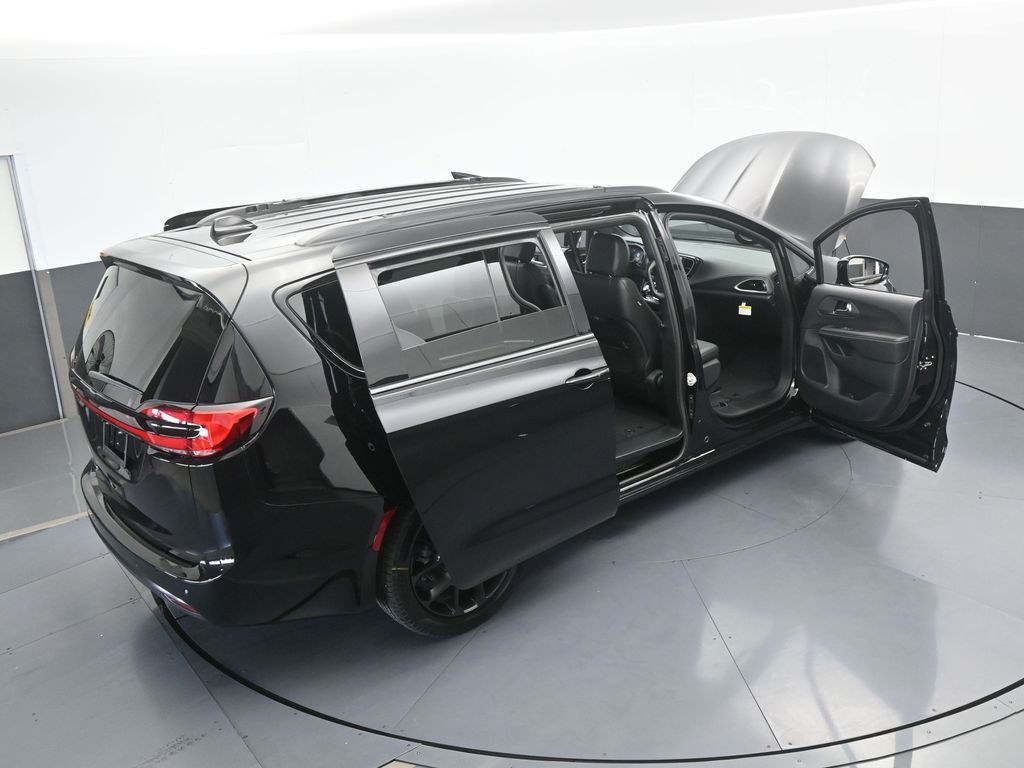 New 2026 Diamond Black Crystal Pearlcoat Chrysler Select image 71