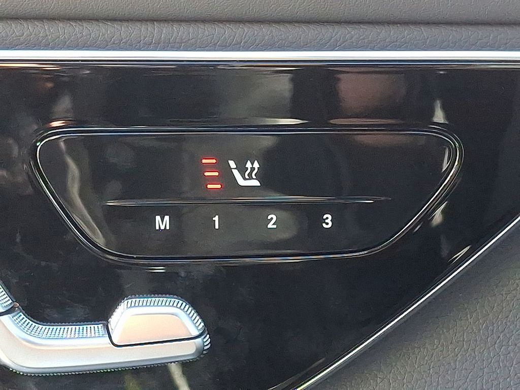 Thumbnail: 2025 Mercedes-Benz GLC - 16