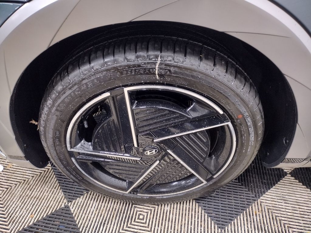 2026 Hyundai Ioniq 5 Limited photo 3