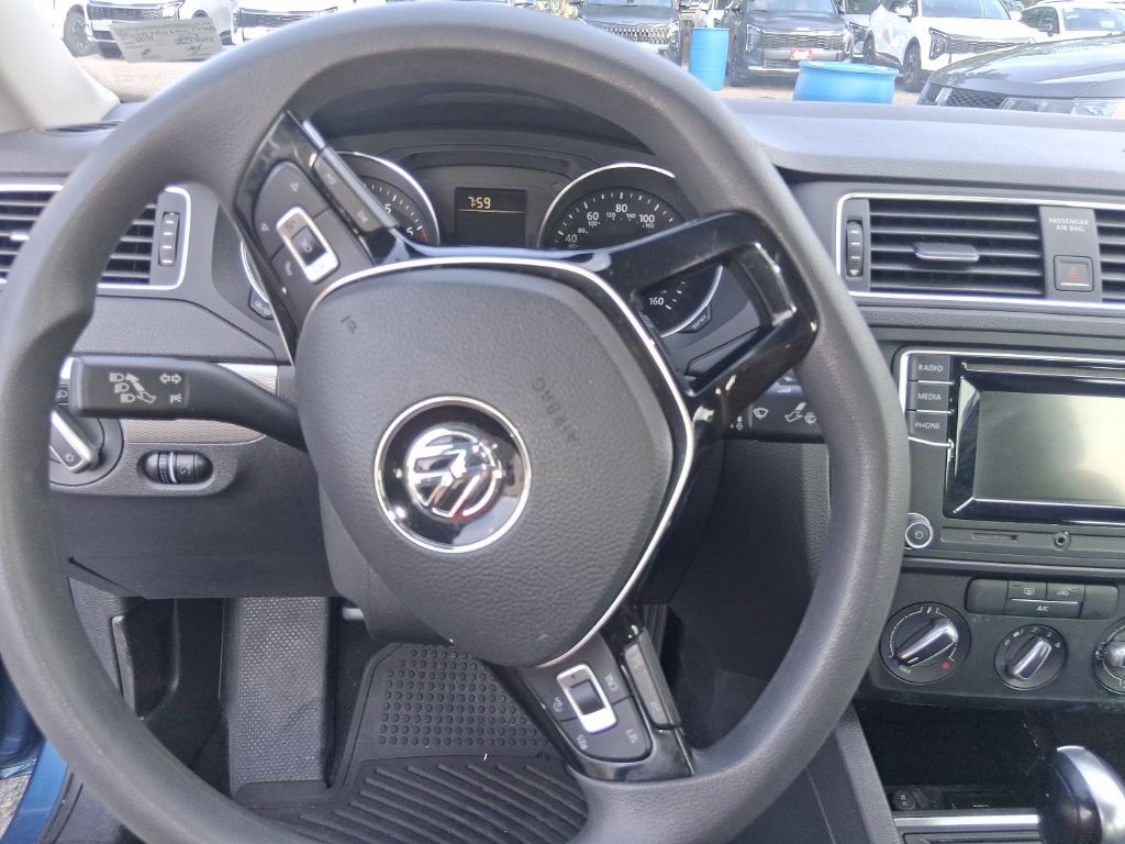 Used 2017 Blue Volkswagen 1.4T S image 10