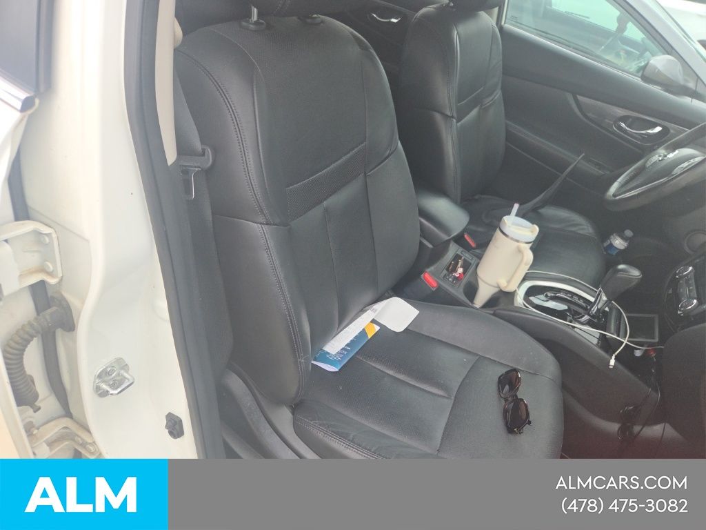 Used 2015 White Nissan SL image 12