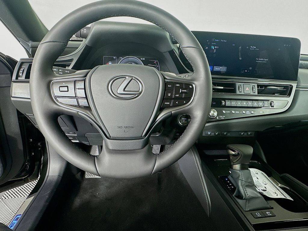 2025 Lexus ES Hybrid 300h 10