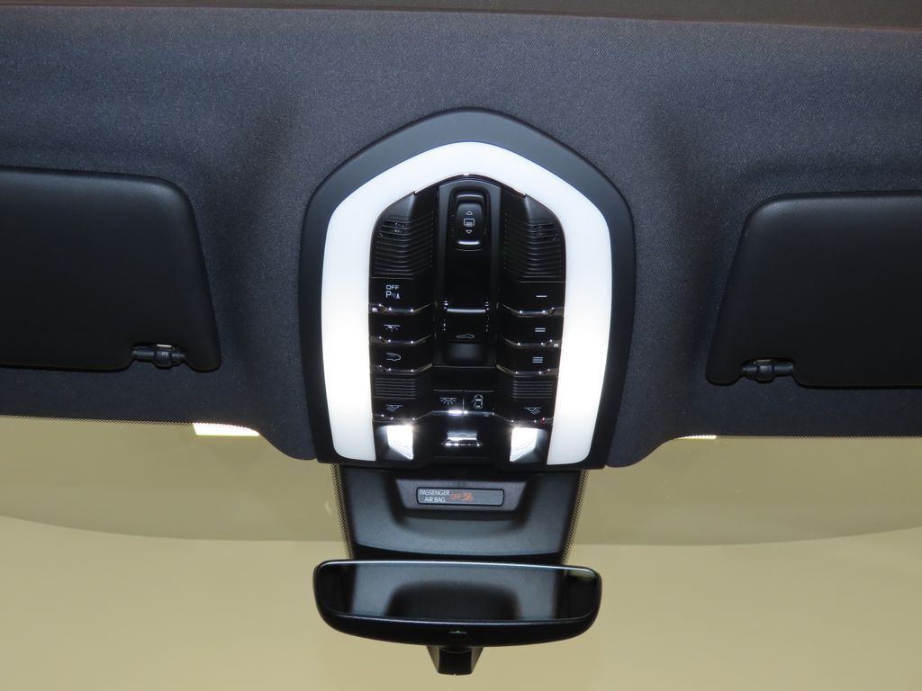 Thumbnail: 2026 Porsche Macan - 31