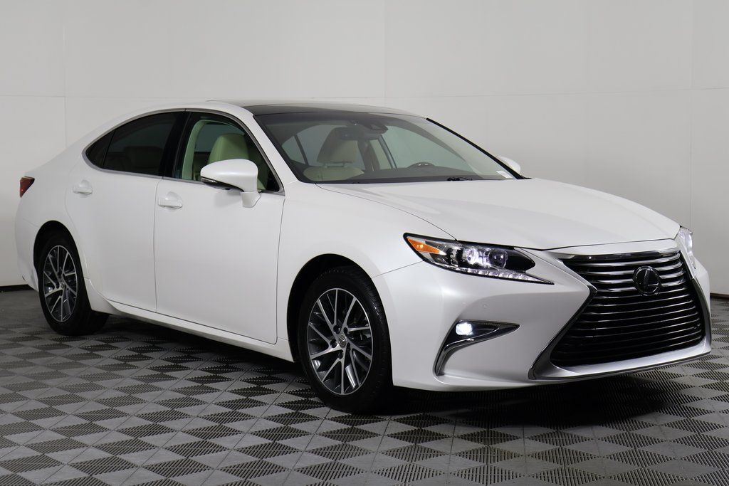 Thumbnail: 2017 Lexus ES - 3