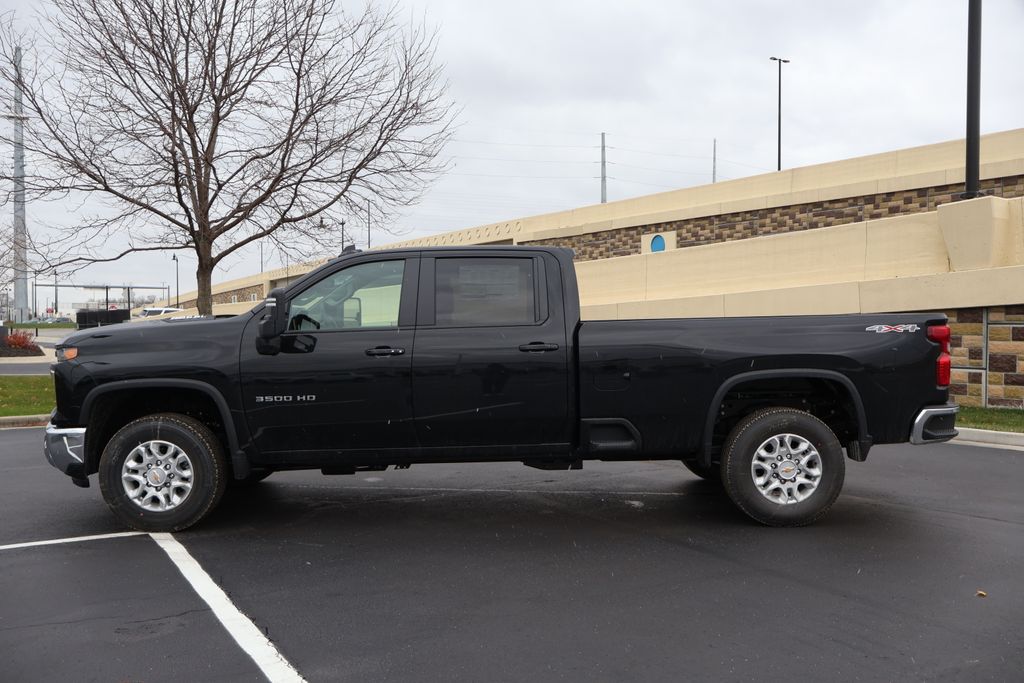 Thumbnail: 2026 Chevrolet Silverado 3500 - 4
