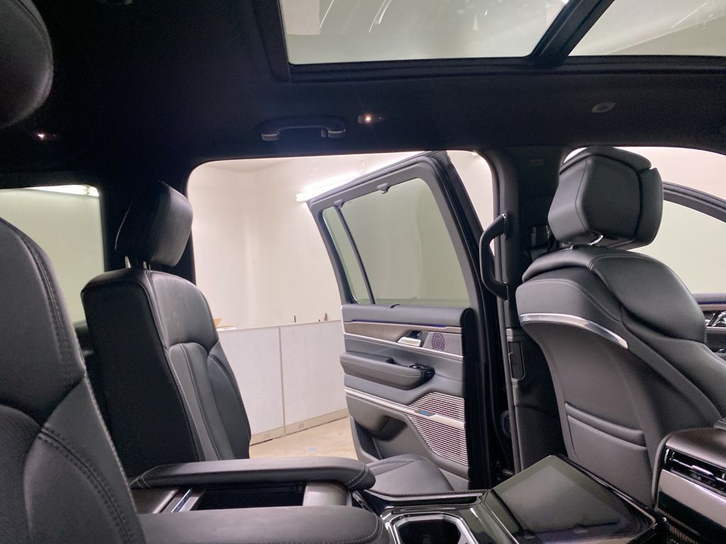 2024 Jeep Grand Wagoneer photo