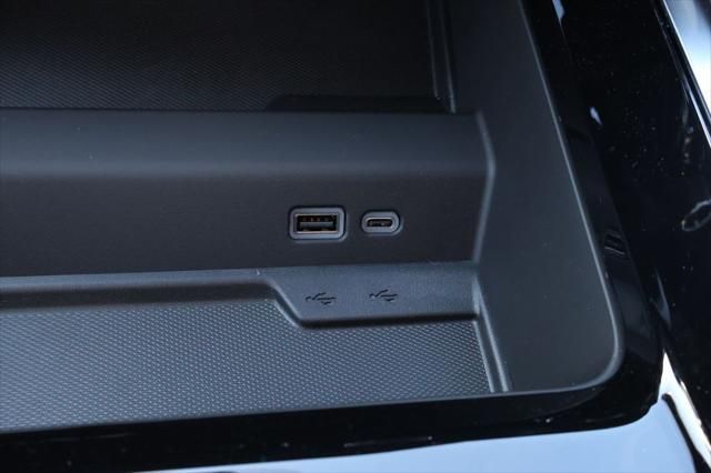 Thumbnail: 2026 Chevrolet Tahoe - 32