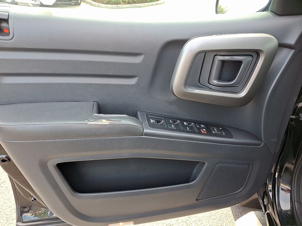 Thumbnail: 2010 Honda Ridgeline - 13
