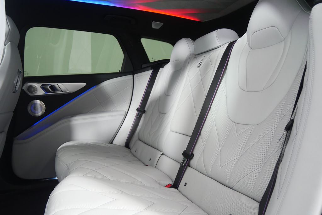 Thumbnail: 2026 BMW XM - 16