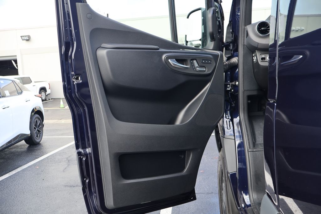 Thumbnail: 2026 Mercedes-Benz Sprinter - 7