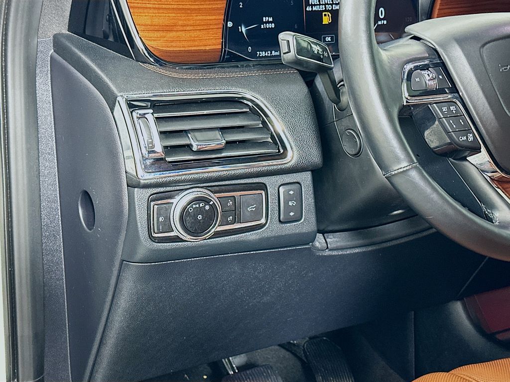 Thumbnail: 2020 Lincoln Navigator - 10