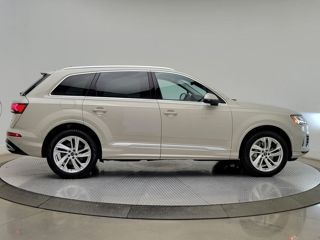 Thumbnail: 2023 Audi Q7 - 6