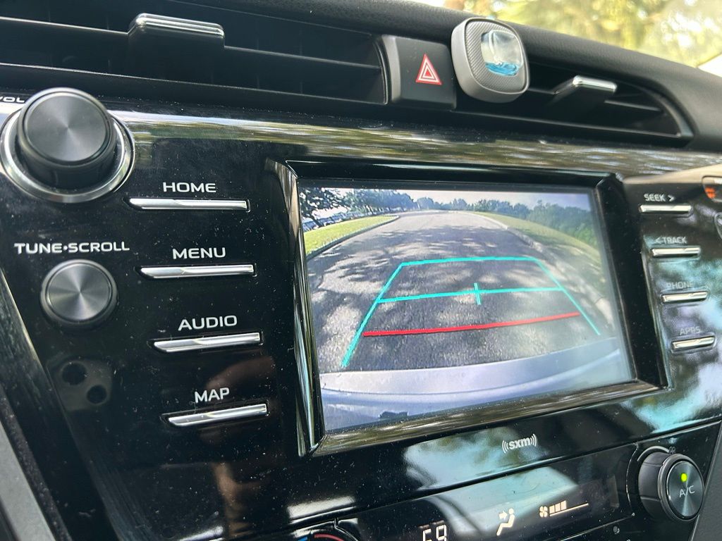 2020 Toyota Camry SE 18