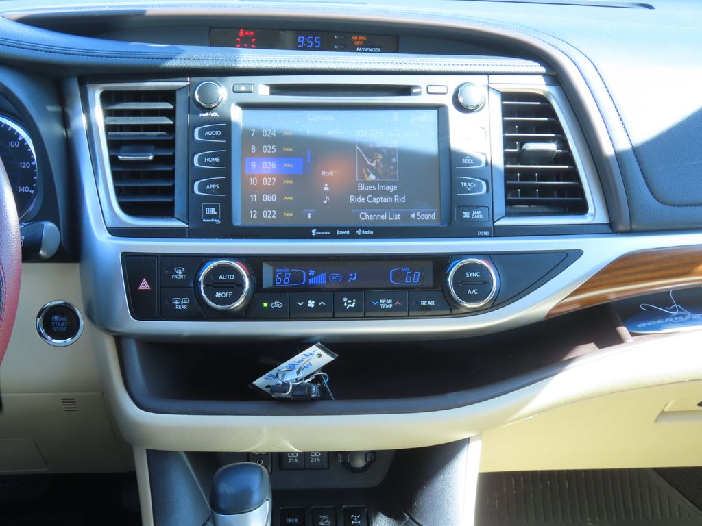 Thumbnail: 2018 Toyota Highlander - 8