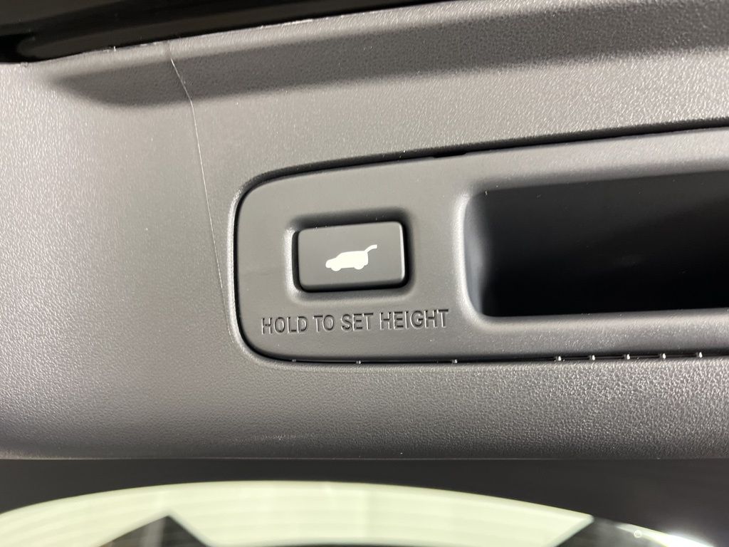 Thumbnail: 2025 Acura ADX - 21