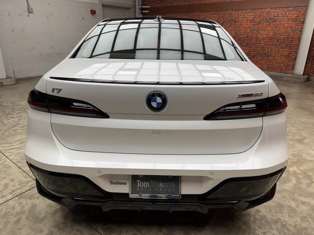 New 2026 White BMW xDrive60 image 4