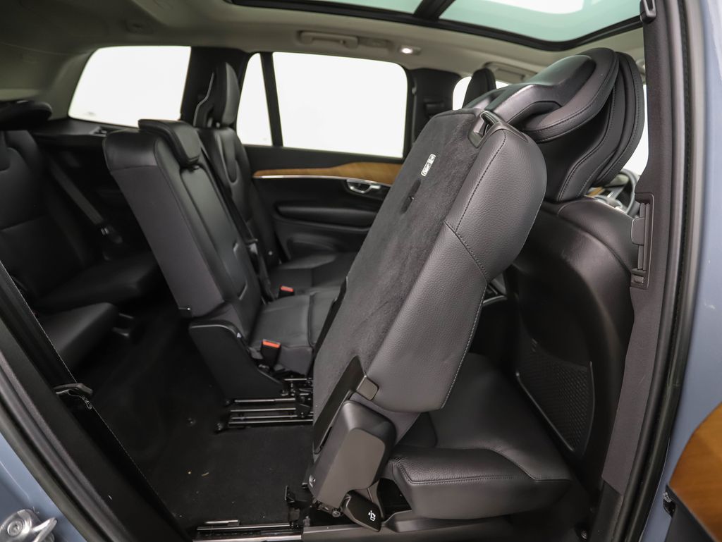 Thumbnail: 2023 Volvo XC90 - 32