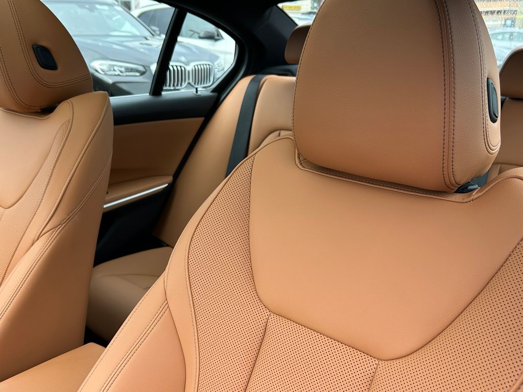 Thumbnail: 2024 BMW 3 Series - 14