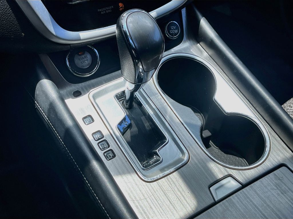 Used 2017 Black Nissan Platinum image 17
