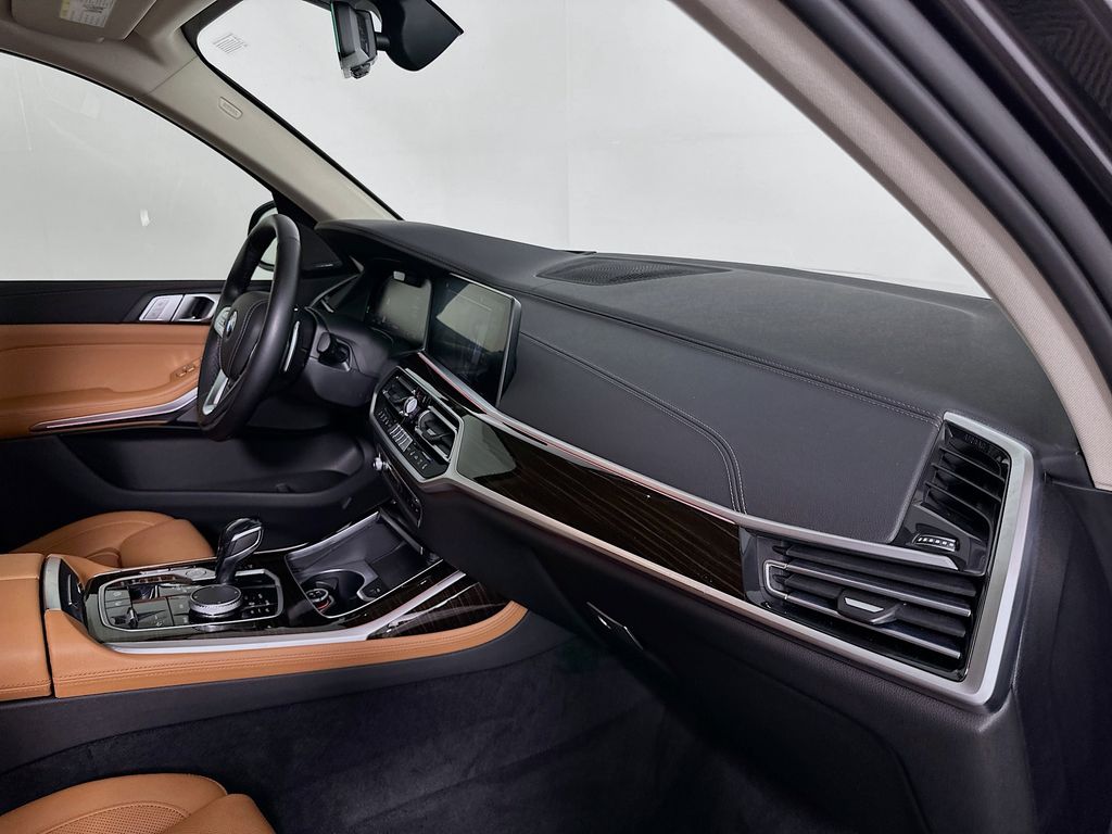 Thumbnail: 2021 BMW X7 - 31