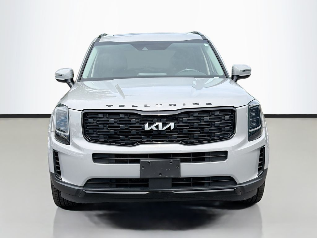 Used 2022 Gray Kia EX image 3