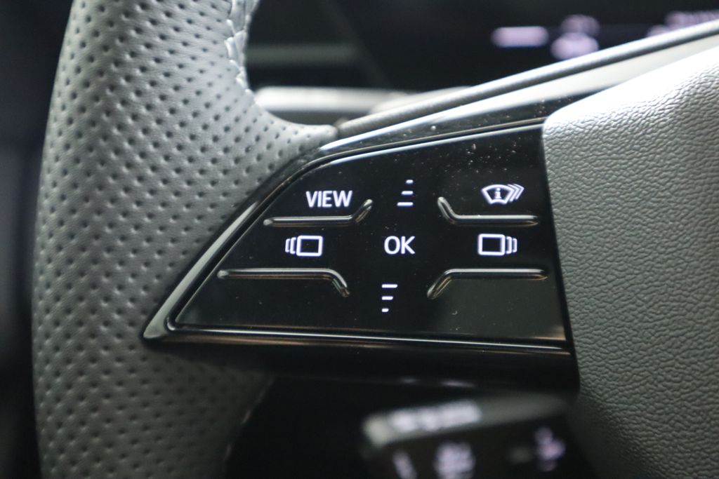2025 Audi e-tron Premium 12