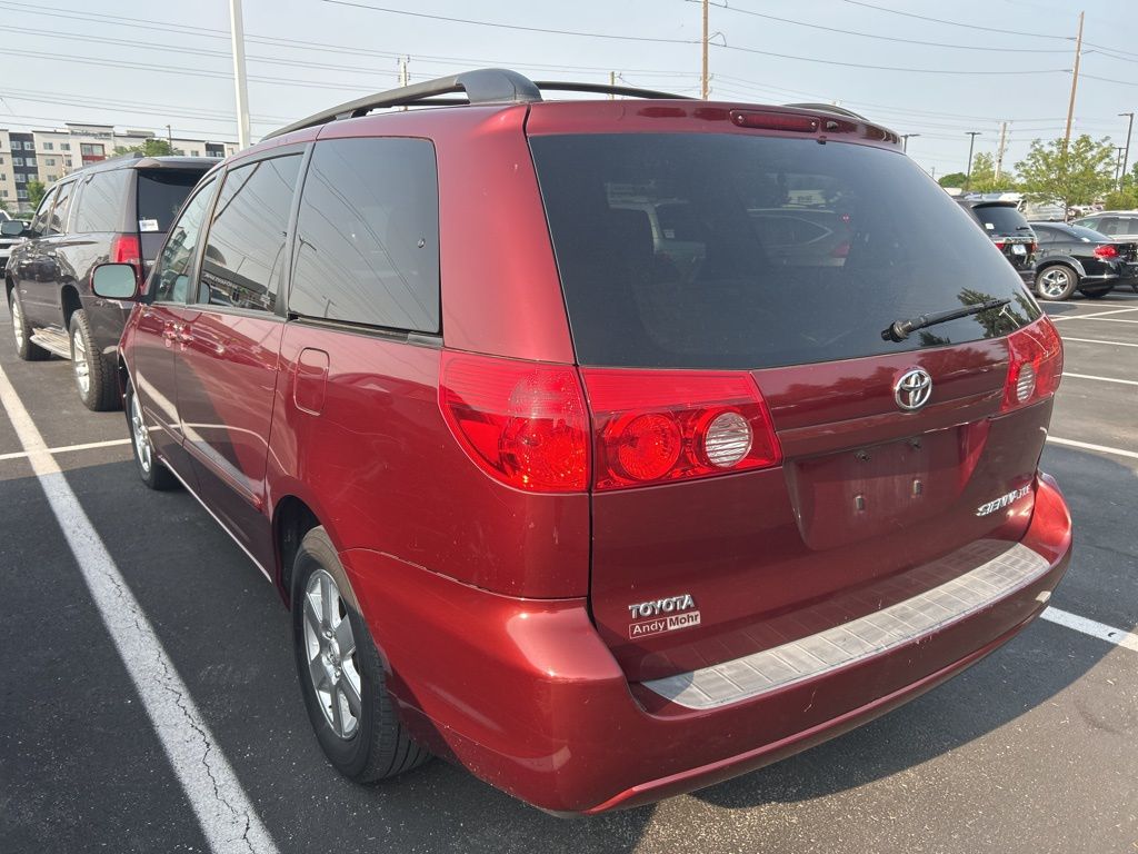 2007 Toyota Sienna XLE 2