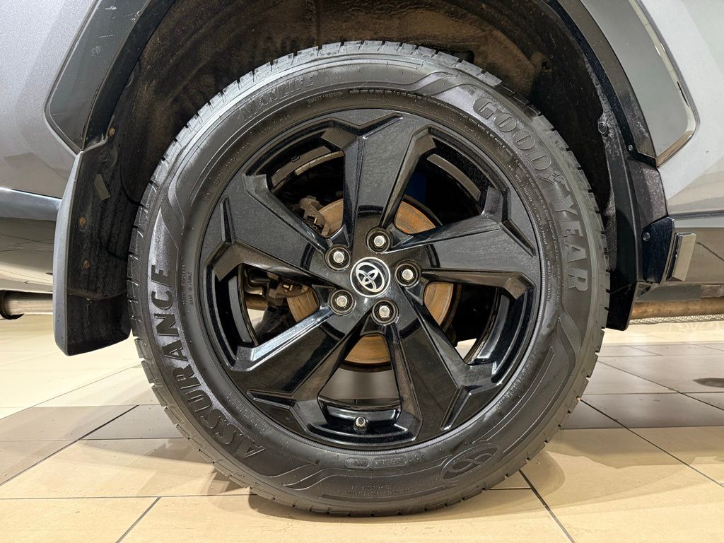 Thumbnail: 2019 Toyota RAV4 - 9