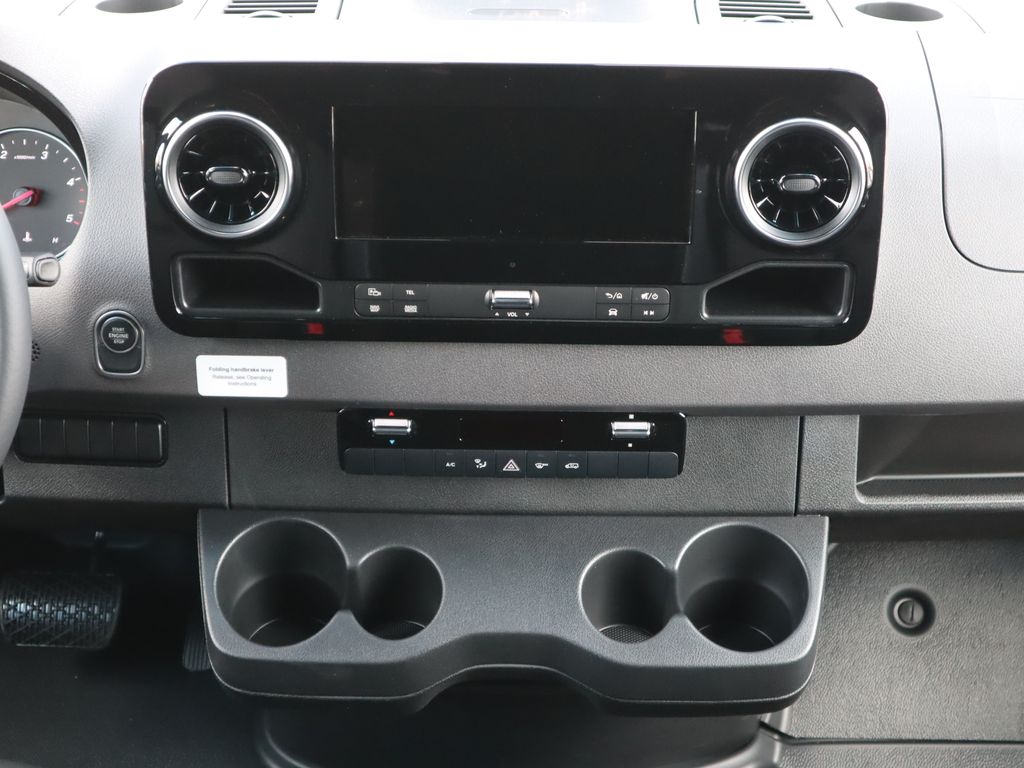 Thumbnail: 2025 Mercedes-Benz Sprinter - 15