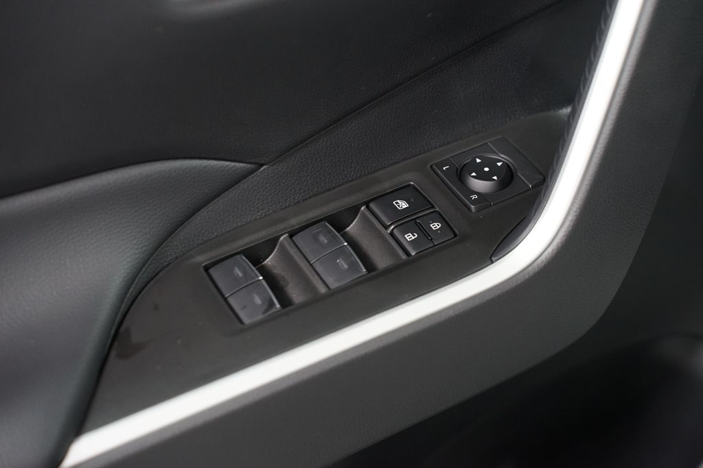 Thumbnail: 2025 Toyota RAV4 - 31