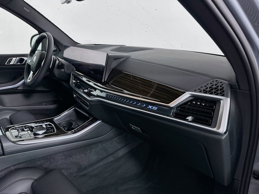 Thumbnail: 2025 BMW X5 - 30