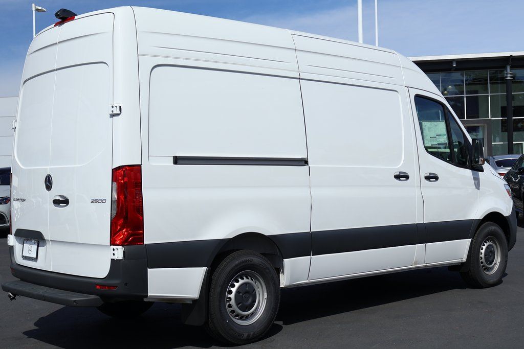 Thumbnail: 2025 Mercedes-Benz Sprinter - 2