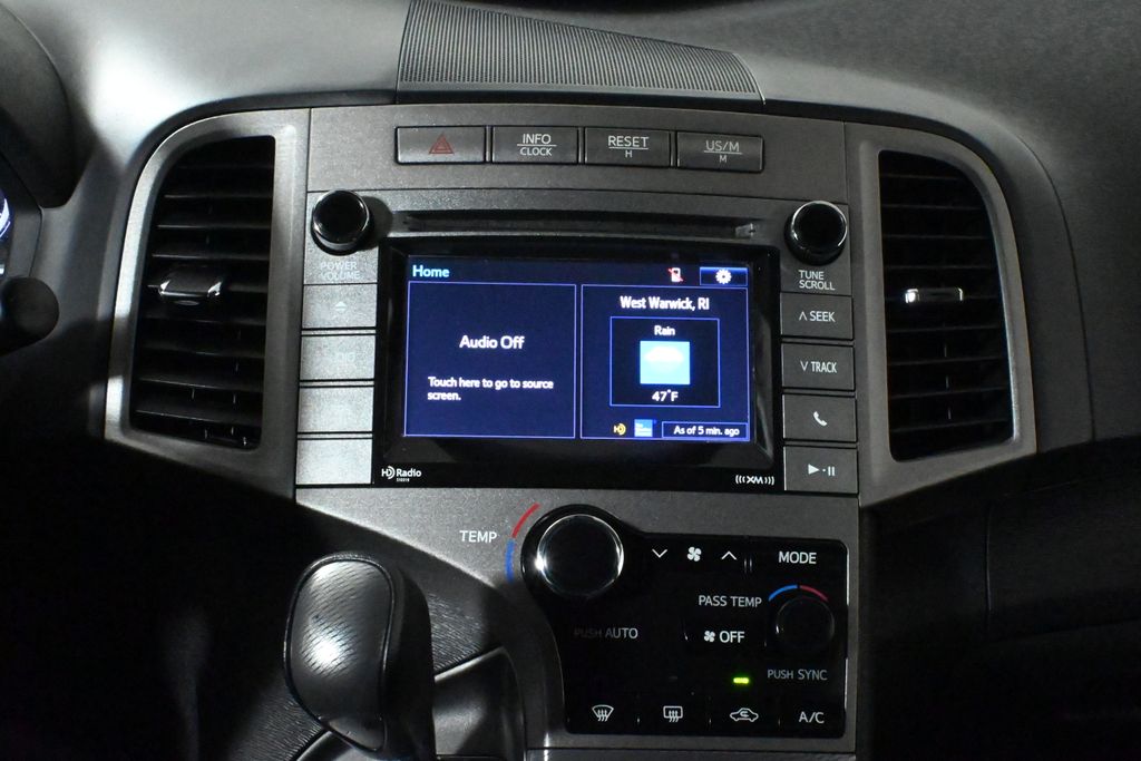 2015 Toyota Venza LE 23
