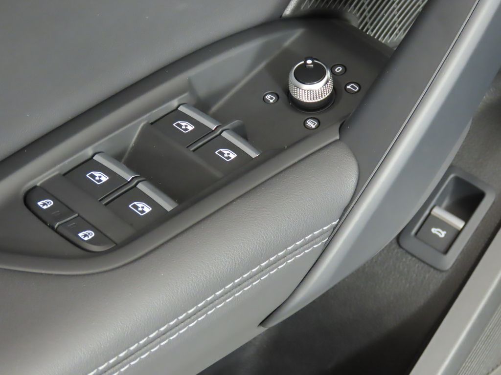 Thumbnail: 2025 Audi Q5 - 30