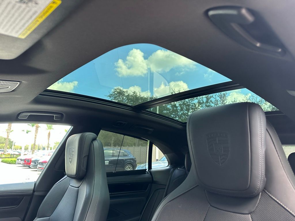 Thumbnail: 2025 Porsche Macan - 23