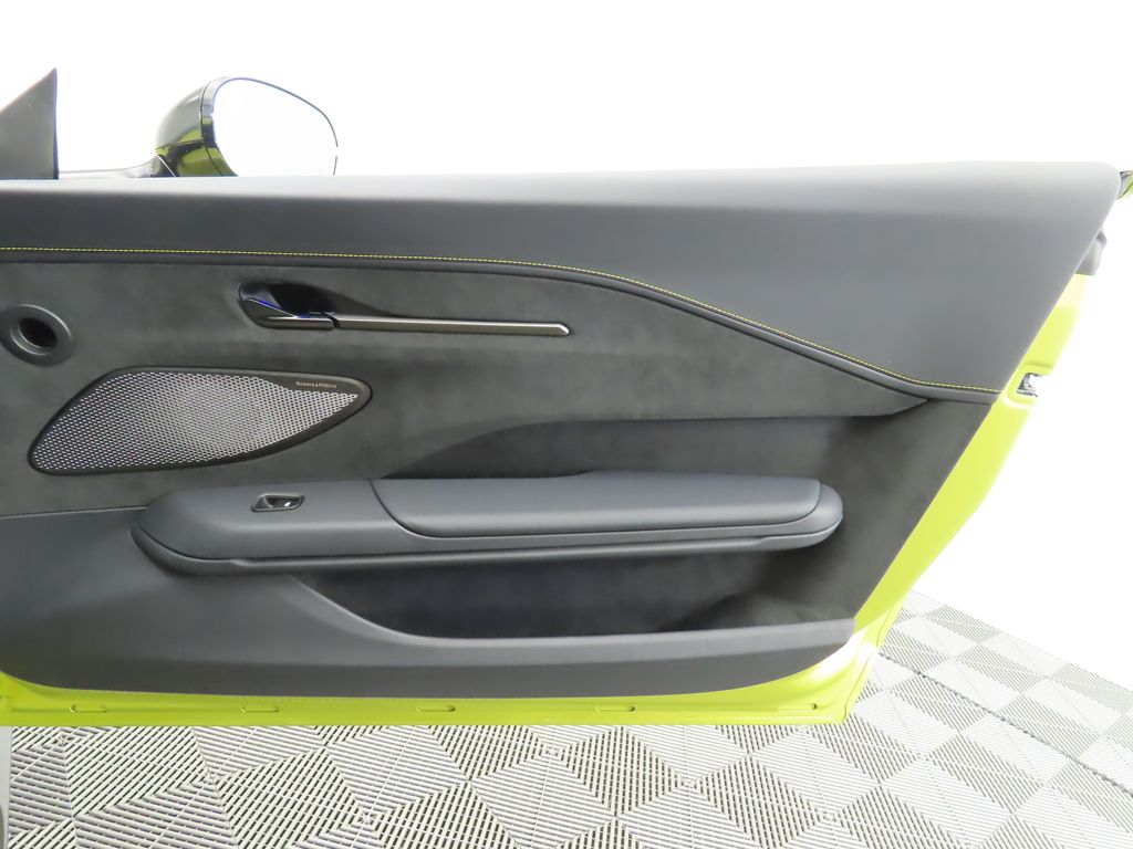 Thumbnail: 2025 Aston Martin Vantage - 22