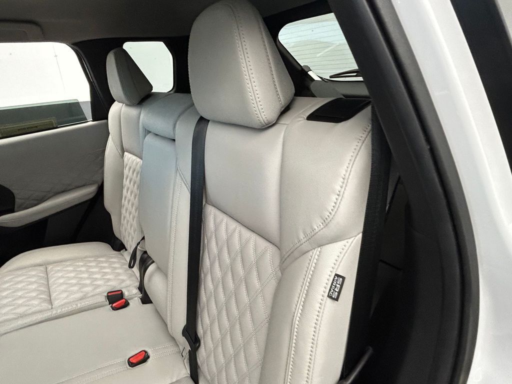 Used 2022 White Diamond Mitsubishi SEL image 25